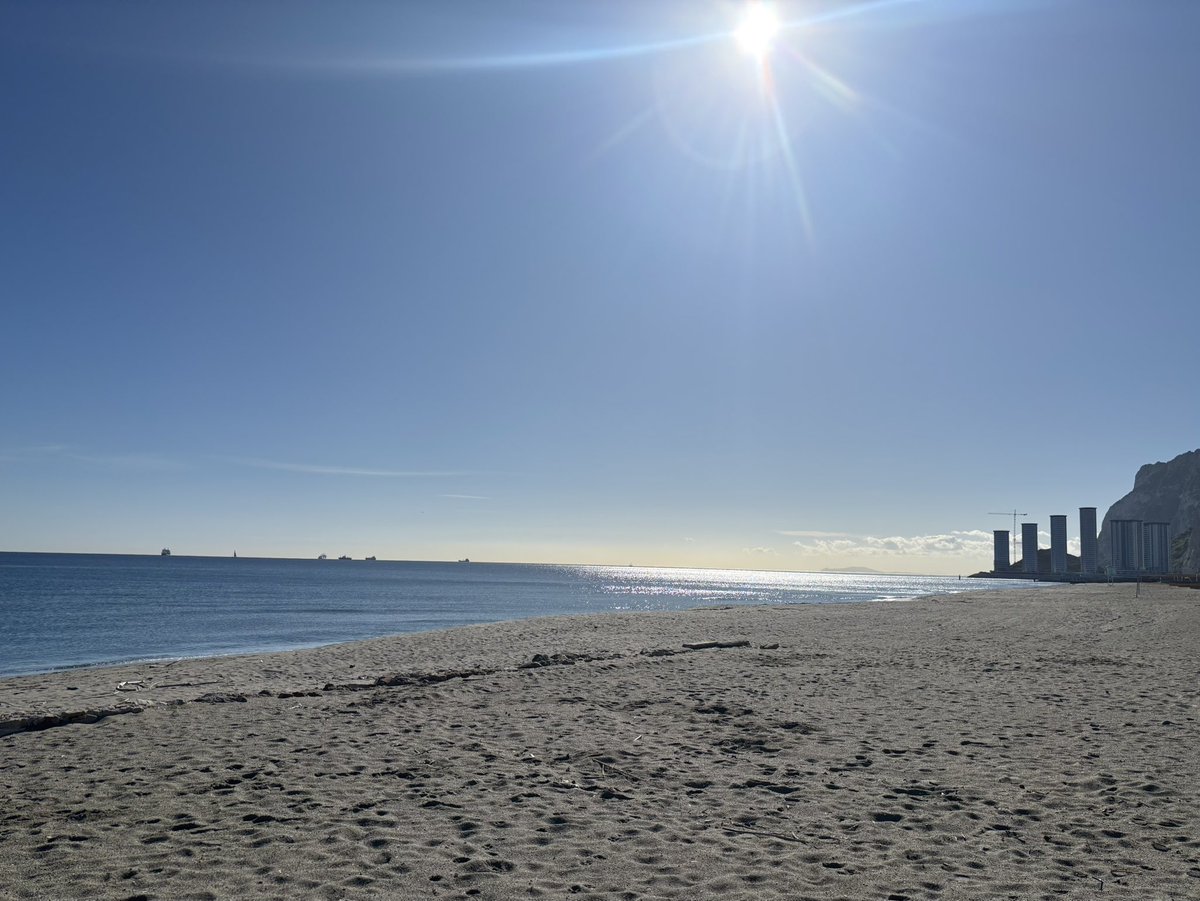 🏋🏽‍♀️ + ❤️ + ☀️ = ♻️

🥂 Por un 2025 de buenos hábitos en tu vida 🙌