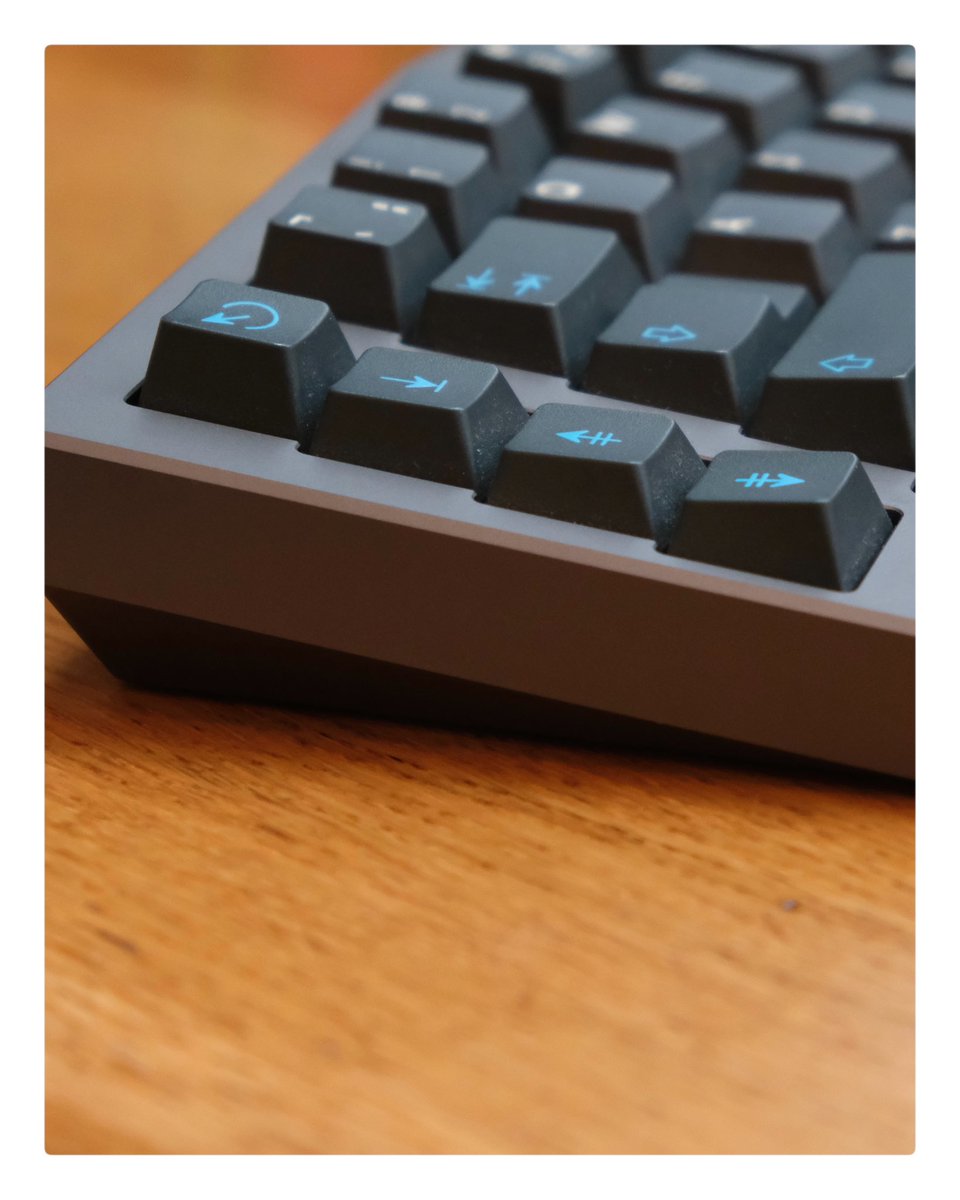 gvb_jpg's tweet photo. The Neo Ergo. What a gorgeous Alice. 

•
•
•
•

#mechanicalkeyboard #keyboard #mechanicalkeyboards #keycaps #customkeyboard #gamingkeyboard #keyboards #gaming #mechkeys #mechanical #keycap #cherrymx #mechkeyboard #desksetup #pcgaming #artisankeycaps #gamingsetup #geekhack https://t.co/5j14ip4rvq