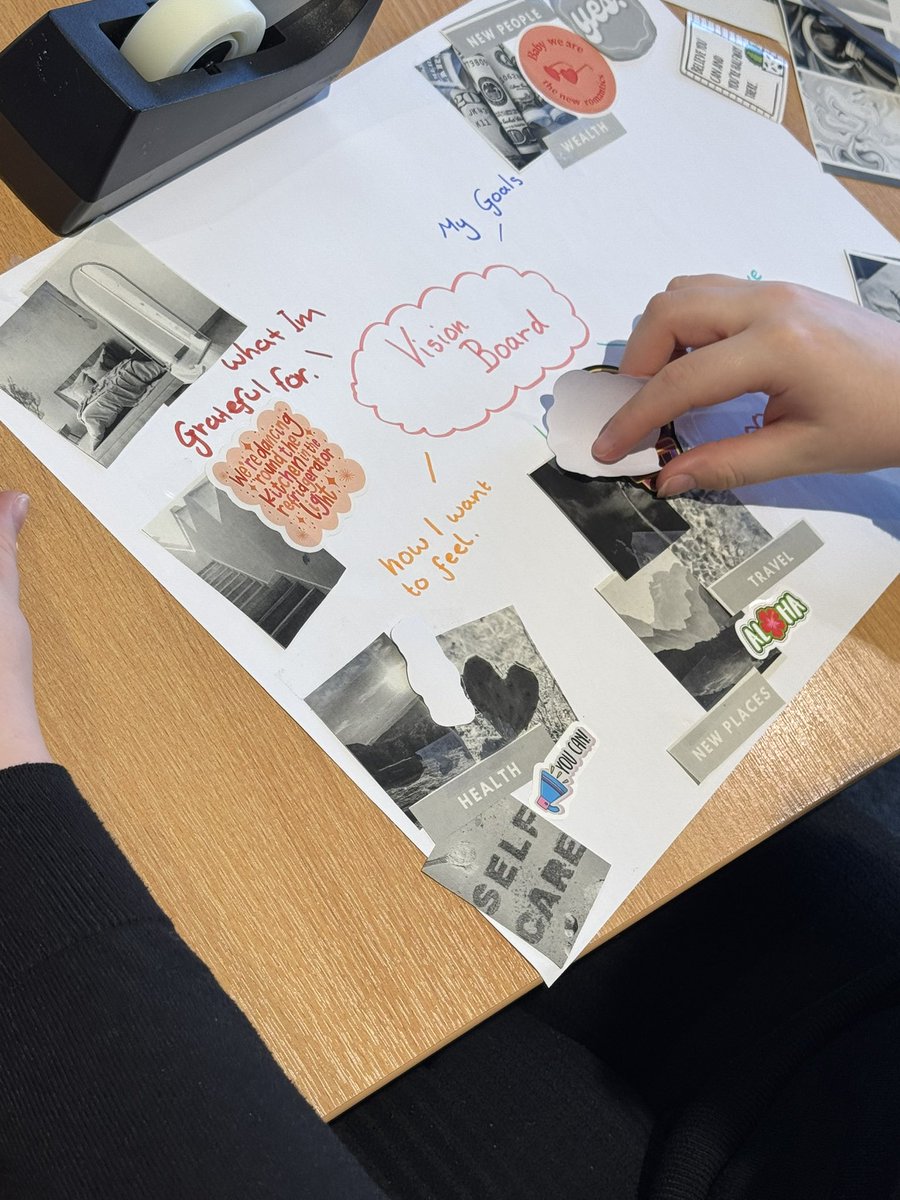 Laura McCallion tweet media