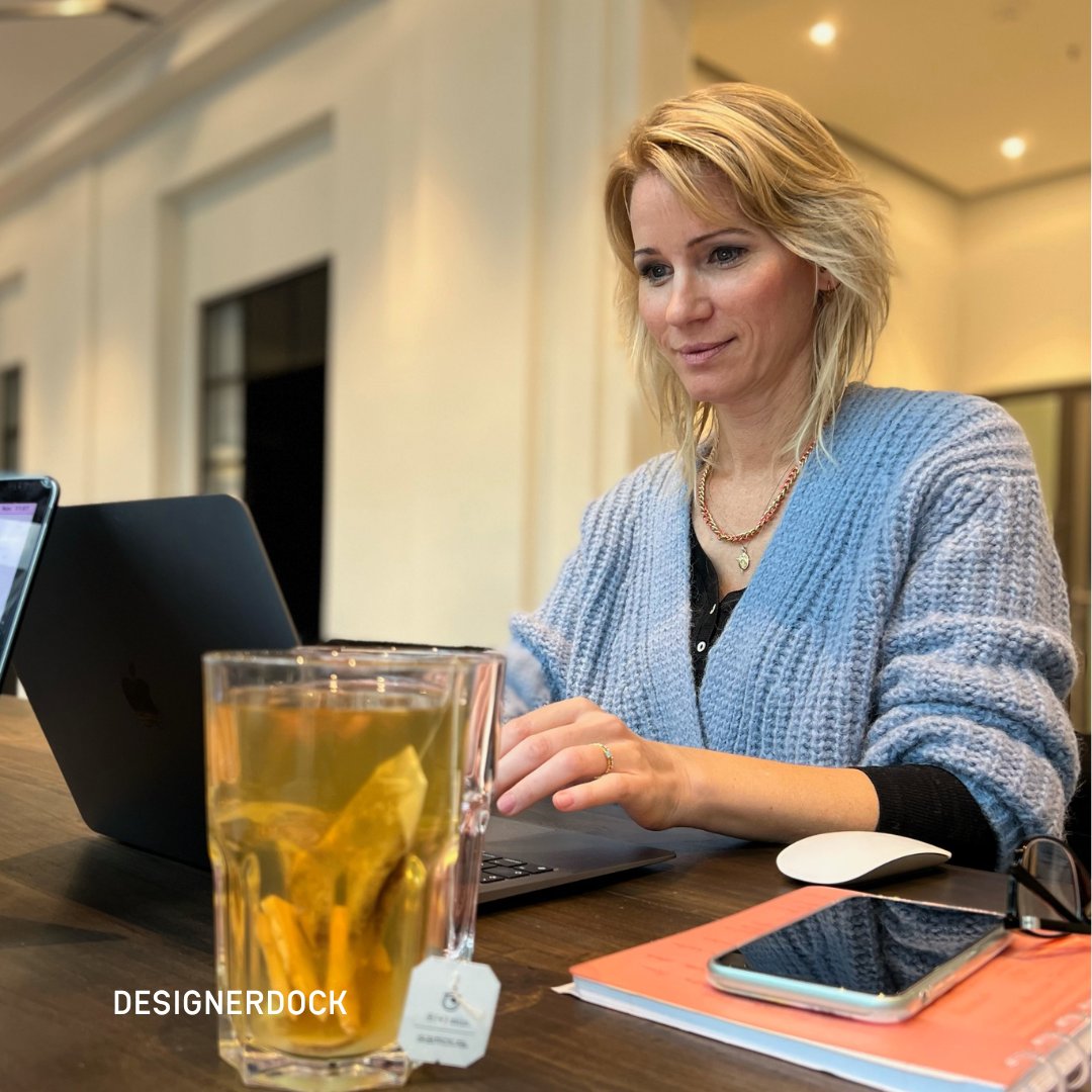 Designerdock's tweet image. Neuer DOCKBlog online ++ Feedback erwünscht!
Wir bei DESIGNERDOCK lieben es, Feedback zu geben. Gutes Feedback stärkt und stützt – selbst dann, wenn es Schwächen aufdeckt. Mehr dazu lest ihr in unserem Beitrag. designerdock.com/dockblog/feedb…
#feedback #bewerbung