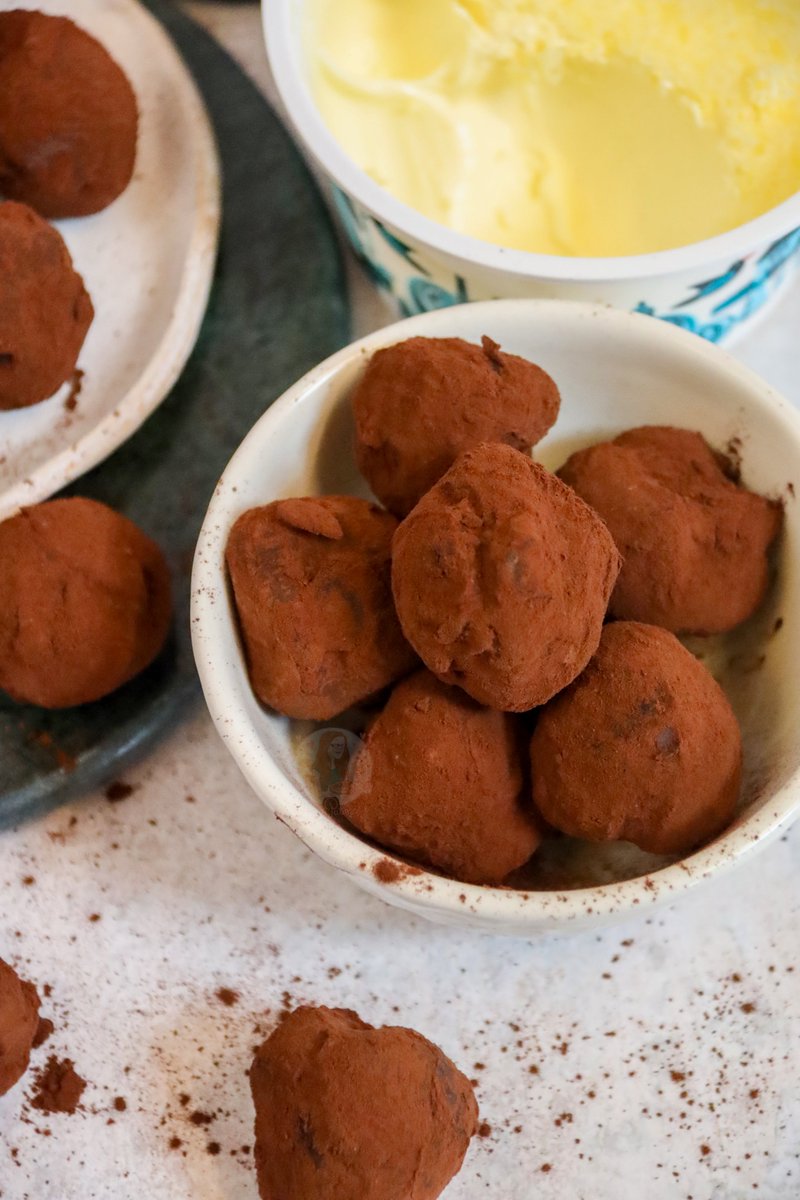 Clotted Cream Truffles 😋😍 Recipe - janespatisserie.com/2015/02/11/clo…