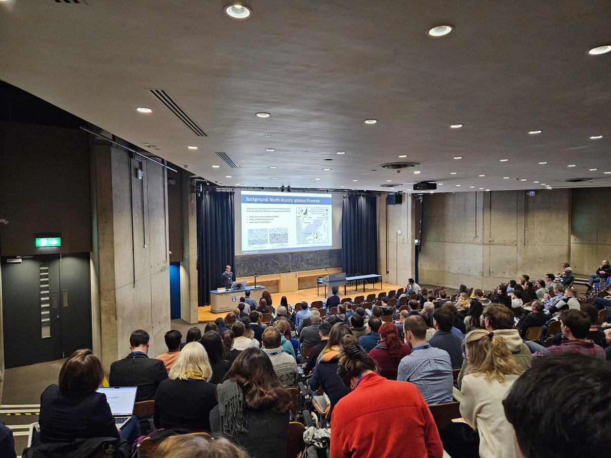 Dublin Magmatism Group tweet media