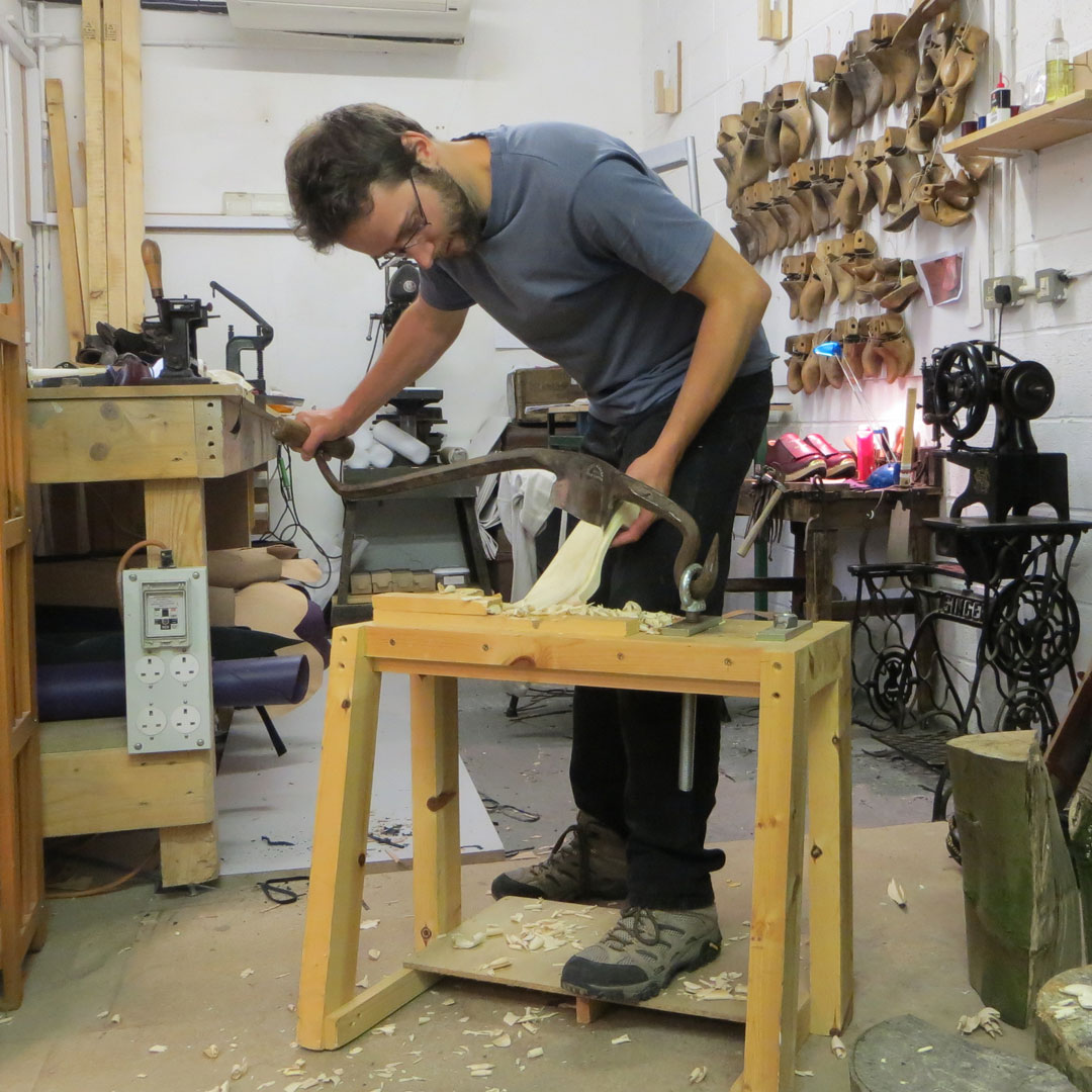 A millwright, a clog maker and a sailmaker are among the recipients of a new round of grants to help safeguard some of the UK’s most endangered craft skills. heritagecrafts.org.uk/our-stories/ec…