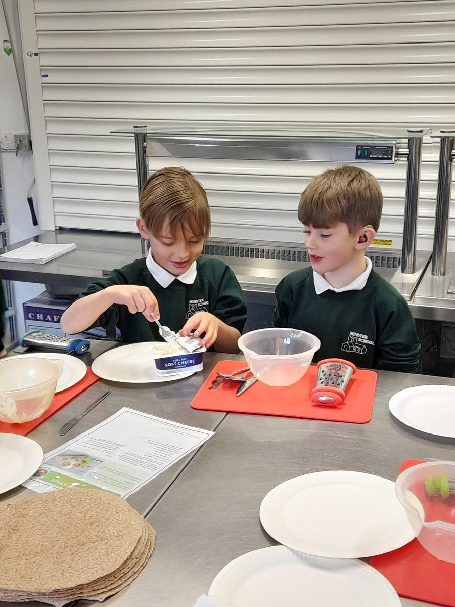Farm to Fork making Fun at the Farm Wraps with Year 3 <a href="/minster_c/">Minster C.E. Primary School Warminster</a> to start their new topic for the term. Excellent work! <a href="/wiltscouncil/">Wiltshire Council #WiltshireTogether</a> <a href="/PhunkyFoods/">PhunkyFoods</a>
