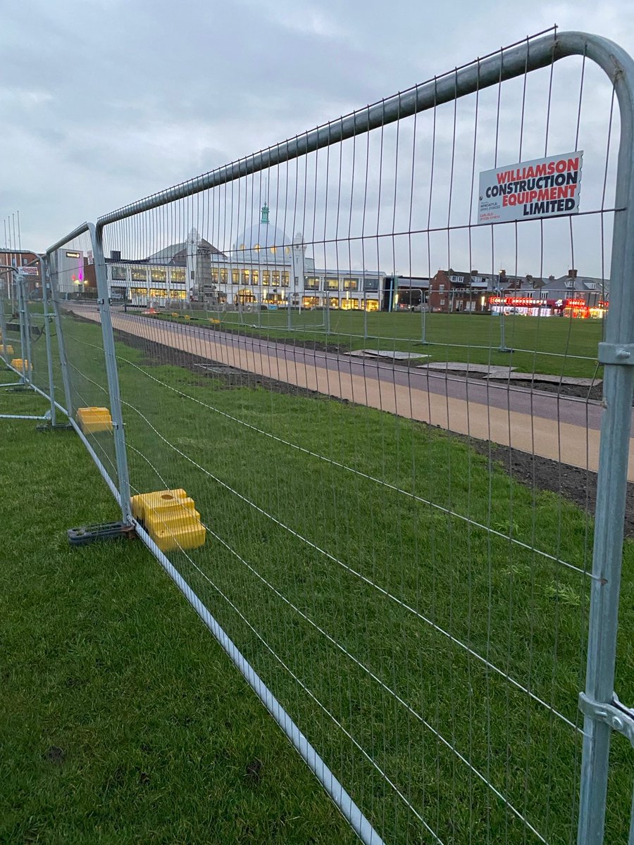 A great photo to start 2025 of our heavy duty anti climb site fencing, complete with steel couplers, rubber feet and brace blocks, working along the coastline at Whitley Bay with the iconic Spanish City in the background. See our site fencing range at bit.ly/4j1Zy0X