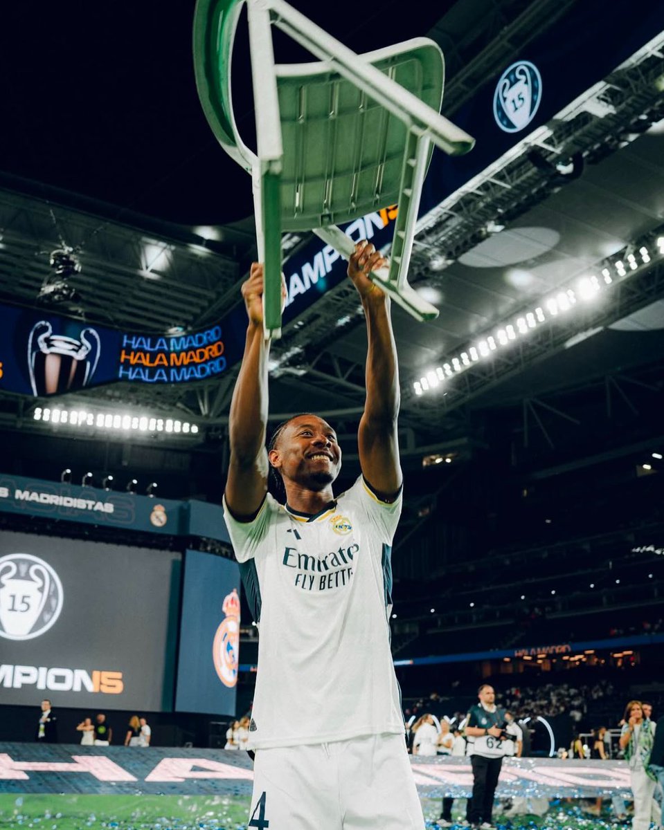 FabrizioRomano's tweet photo. 🚨⚪️ OFFICIAL: David Alaba returns into Real Madrid squad as his long time out for injury is finally over. https://t.co/QFPMIUMYmM