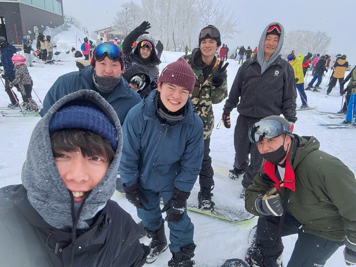 今シーズン初スノボしてきました🏂
夜通しボーリングしてスノボーした🛌