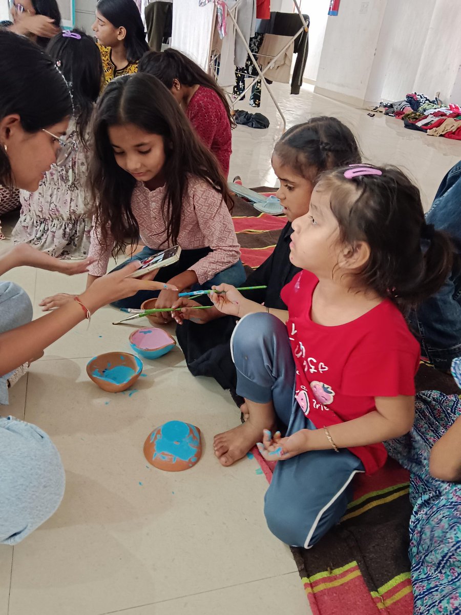 rcch3080's tweet photo. Team Roshni 11.0 is all set to brighten lives with a Diya Painting Drive at Jyoti Sarup Kanya Asra Society, Kharar! 🎨✨ A day of creativity, connection, and compassion as Rotaractors &amp; senior citizens unite to spread joy, one brushstroke at a time. 🕯️💛 #Roshini #Rotaract https://t.co/aHJpvaDP9o