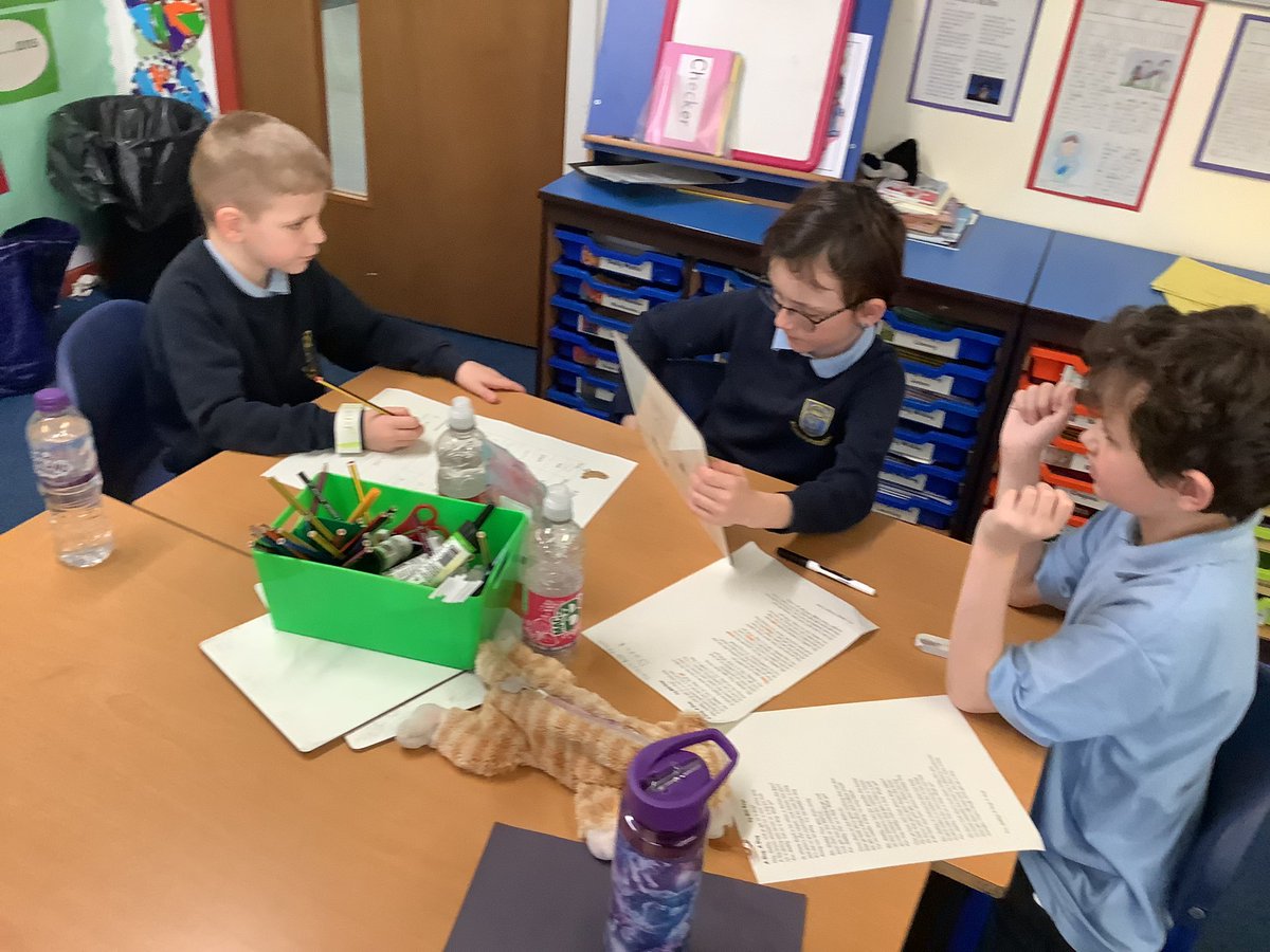 MrsDennisStJoes's tweet photo. We have been learning Scots. We practised reading in Scots. We worked in trios and highlighted some Scot’s words and found the meaning. We summarised the poem in less than 50 words too. We were collaborating Cora’s! #metaskills @stjosephsps @MrsDandMrsG #UNCRCarticle7 https://t.co/OnmYuCe0J9
