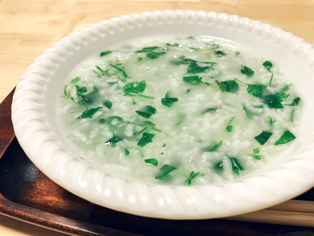 BuckedbytheStar's tweet image. Went foraging around our parent's garden for nanakusa-gayu herbs. So good for the soul🌿 #Ehime #Japan
