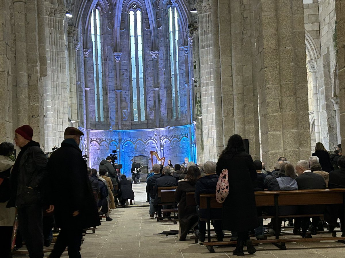 Hoxe si que hai xente no cabodano de Castelao, ninguén quixo perdelo! Fundación Castelao; bo traballo