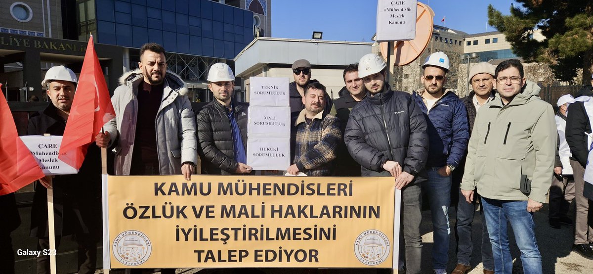 Yoksulluk sınırının üzerinde bir maaş her mühendisin anasının ak sütü gibi helaldir…
Kamu mühendislerinin özlük haklarının Meclis kapanmadan yasalaştırılarak iyileştirilmesini istiyoruz.
<a href="/RTErdogan/">Recep Tayyip Erdoğan</a> <a href="/Akparti/">AK Parti</a> <a href="/memetsimsek/">Mehmet Simsek</a> 
#KabinedeMühendisUnutuldu 
Çare 
#MühendislikMeslekKanunu