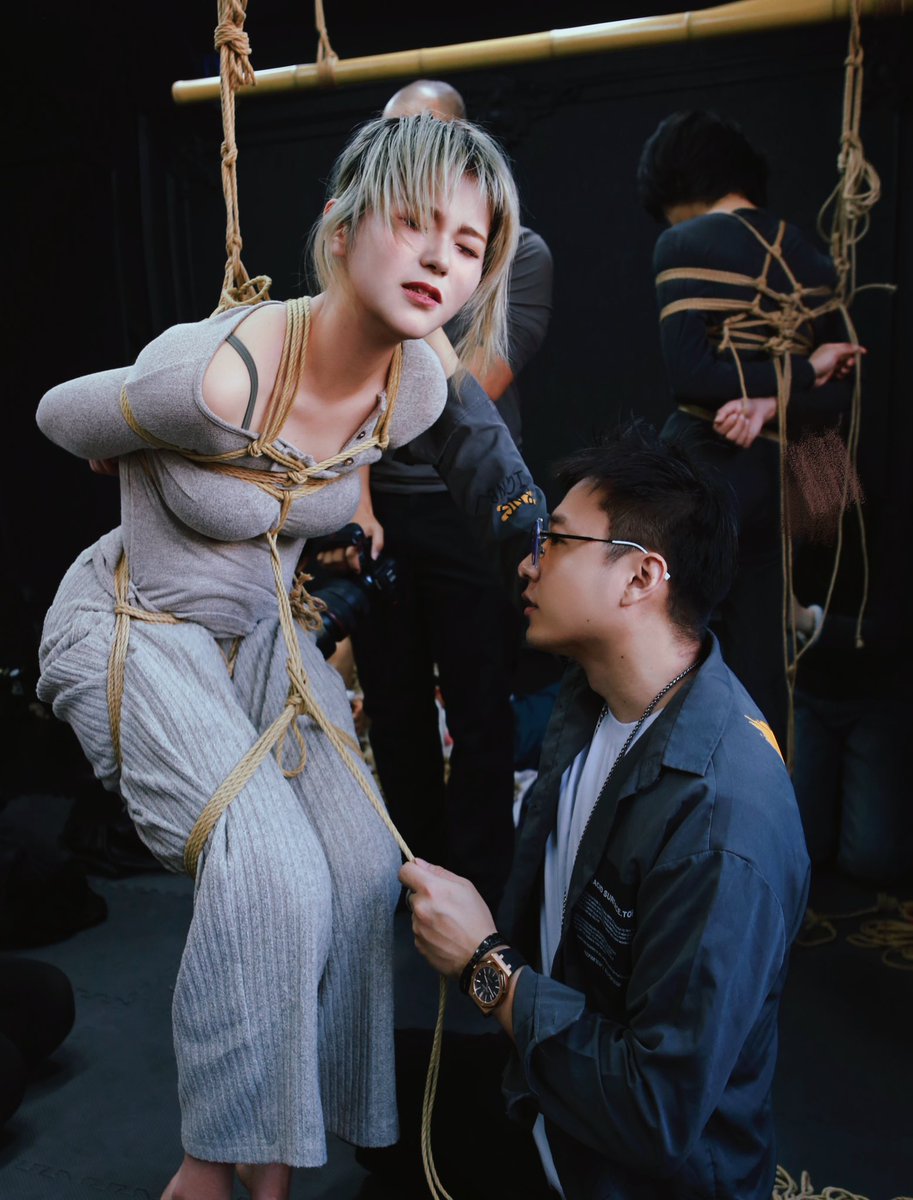 强度五分
📷📍<a href="/Mosaiccat1/">Mosaic cat_maomao</a> 
🪢<a href="/ShibariLeo/">Leo-SHIBARI</a> 
🐰<a href="/JiaowoJudy/">如也</a> 
猫猫抓拍得真好看，少而美