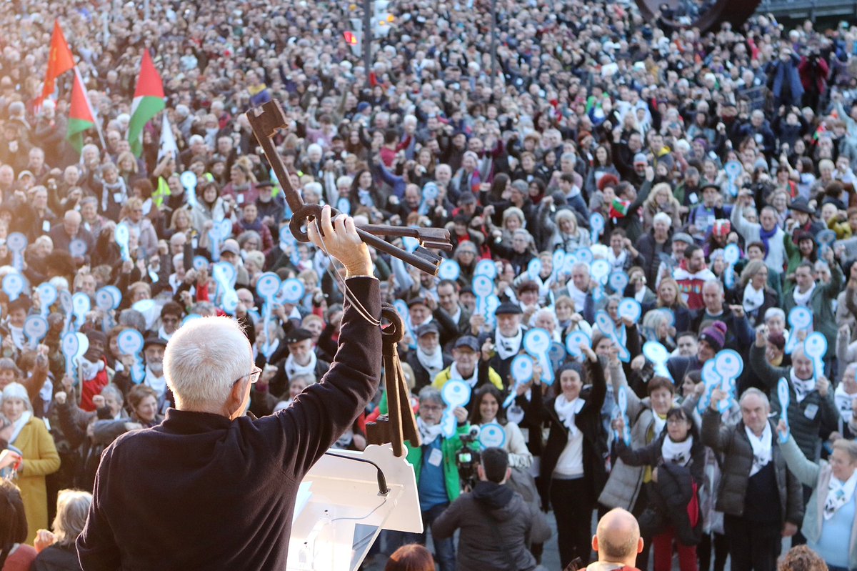 EH Bildu se adhiere y llama a participar masivamente en la marcha convocada para este sábado en Bilbo por <a href="/sare_herritarra/">Sare Herritarra</a> en defensa de los derechos de las y los presos políticos vascos y, sobre todo, en la línea de la resolución definitiva de las consecuencias del contencioso