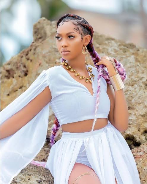 rwenzoritv1's tweet image. #Gosdip 
Only three artists have booked tables on her show.
W all know that spice Diana has been supporting shows in Uganda by buying tables and tickets for both artists and fans but the first statement is scaring people regardless of financial inability.
#spicedianaconcert