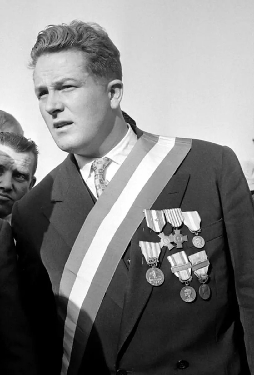 Objectifdefense's tweet image. Le meilleur d&apos;entre nous s&apos;en est allé.
Sagesse et finesse, culture et courage. Salut au résistant, au mineur de fond, au marin-pêcheur, au politique et à l&apos;ancien-combattant du 1er REP.
Adieu le menhir, la France ne te méritait pas.
#jeanmarielepen