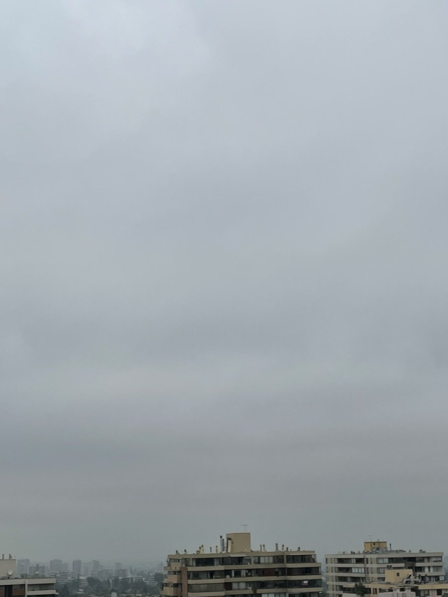 chiuminatto's tweet photo. Al fin volvieron las nubes a la ciudad, luego de semanas de sol inclemente y sobrevalorado veranismo https://t.co/0NLBXCoxNt
