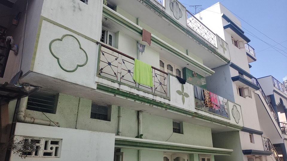 House For Sale In Bytarayanapura off Mysore Road.
Independent Rental Income old House for sale 
Ground floor 2bhk, 1st Floor 2bhk.
Katha: A-katha
Water: Cauvery+ CMC.
Age of building: 20yrs.
Price: 95Lakh
Facing: East Site, 

Houseliv.com
call on 9066555546