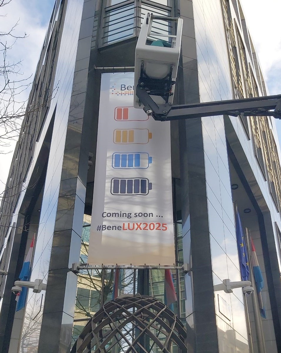 📢 Beau moment !

Une nouvelle bannière placée sur la façade de l'Ambassade du Luxembourg  à Bruxelles annonce le prochain lancement officiel de la Présidence 🇱🇺 du #Benelux en 2025 !

À découvrir dans le quartier UE à Bruxelles.

ℹ️Plus d'info sur #BeneLUX2025 suivront.