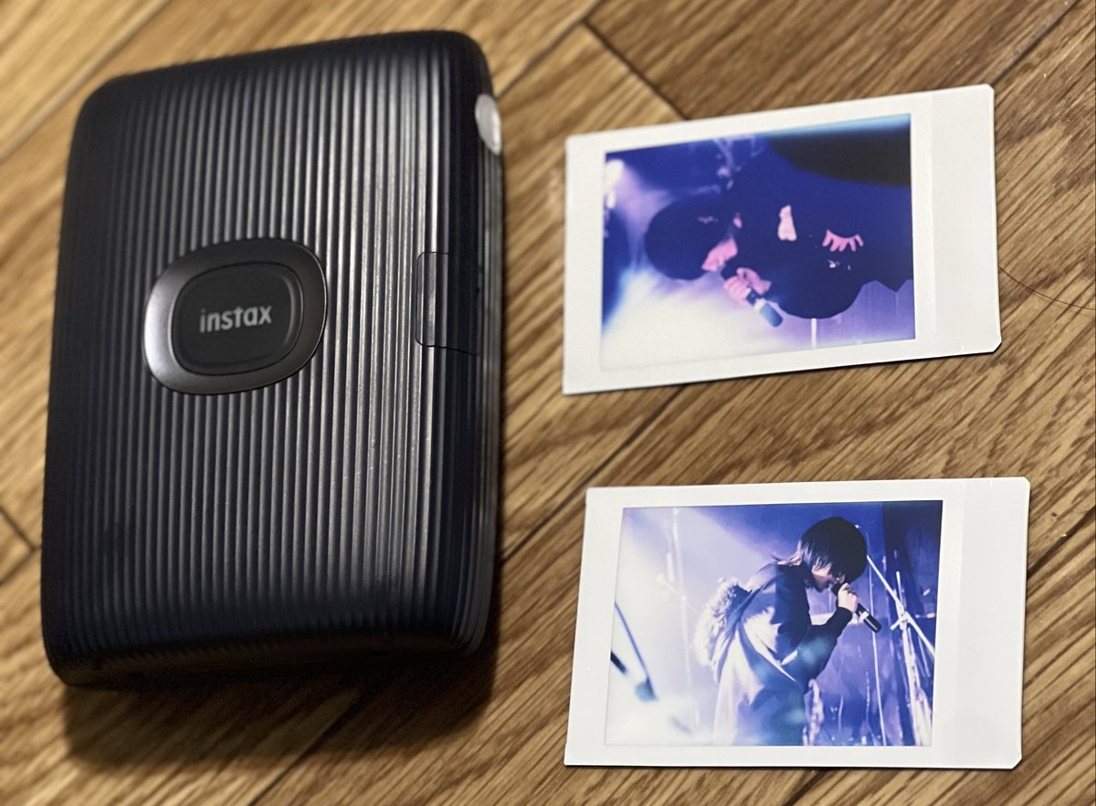 _Nayw's tweet image. 過去を振り返らず突っ走る事が若さとは申しますが、きっと20年後40年後の自分へ。
「あん頃楽しかったな☺️」と振り返る思い出を素敵な形にしておきたくて、買ってみちゃったりしました ⍤  
いつか老いゆく自分へのファンサというか……w
たまにはみんなで撮ろうね📸
 #instax  #link2  #ちぇき