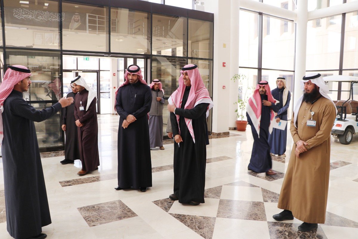 csspa_ksu's tweet photo. استقبل عميد #كلية_علوم_الرياضة_والنشاط_البدني أ.د.طارق بن علي الصالحي @Dr_Talsalhi نائب رئيس @_KSU للدراسات العليا والبحث العلمي أ.د. يزيد بن عبد الملك آل الشيخ في زياراته التفقدية لكليات الجامعة، حيث أطلع عميد الكلية نائب رئيس الجامعة خلال جولته على استعدادات وجاهزية الكلية للبدء في الفصل الدراسي الثاني 1446هـ .بدوره قدم نائب رئيس الجامعة شكره على الجهود المبذولة من الكلية متمنياً للجميع التوفيق والسداد. حضر اللقاء وكلاء الكلية، ورؤساء الأقسام الأكاديمية.