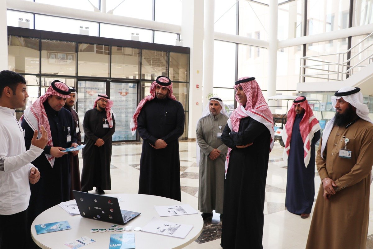 csspa_ksu's tweet photo. استقبل عميد #كلية_علوم_الرياضة_والنشاط_البدني أ.د.طارق بن علي الصالحي @Dr_Talsalhi نائب رئيس @_KSU للدراسات العليا والبحث العلمي أ.د. يزيد بن عبد الملك آل الشيخ في زياراته التفقدية لكليات الجامعة، حيث أطلع عميد الكلية نائب رئيس الجامعة خلال جولته على استعدادات وجاهزية الكلية للبدء في الفصل الدراسي الثاني 1446هـ .بدوره قدم نائب رئيس الجامعة شكره على الجهود المبذولة من الكلية متمنياً للجميع التوفيق والسداد. حضر اللقاء وكلاء الكلية، ورؤساء الأقسام الأكاديمية.