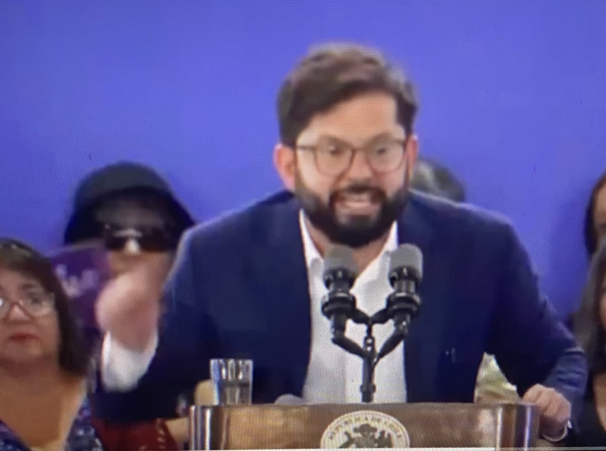 Yo le agradezco a <a href="/GabrielBoric/">Gabriel Boric Font</a> este verdadero “ataque” de sinceridad. Dp de verlo como un loco enajenado, espero q ChVamos no entregue ni una pizca de reparto, compensación o como le quieran llamar. 
Hasta aquí no más llegamos con el “acuerdo” cierto?!?
<a href="/udipopular/">UDI</a>
<a href="/GmoRamirez/">Guille Ramírez</a>