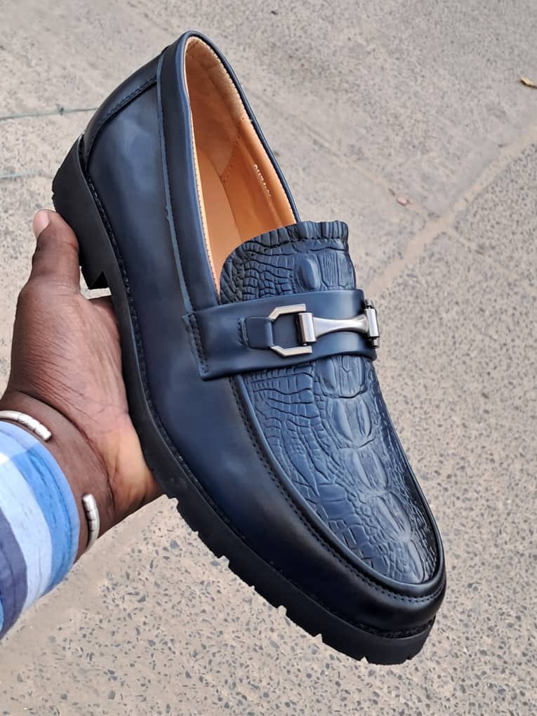 GalassShoes's tweet photo. Bonjour 

🛍️Mocassins Boss ✨🔥 available 
Size:  40 à 45 ✅
Prix: 🏷️ 18.000fcfa

Whatsapp 781028779📌ou DM pour toute commande🙏🏽 Livraison possible partout📦
Rt 🫶🏽 https://t.co/duu9Xxzo5x