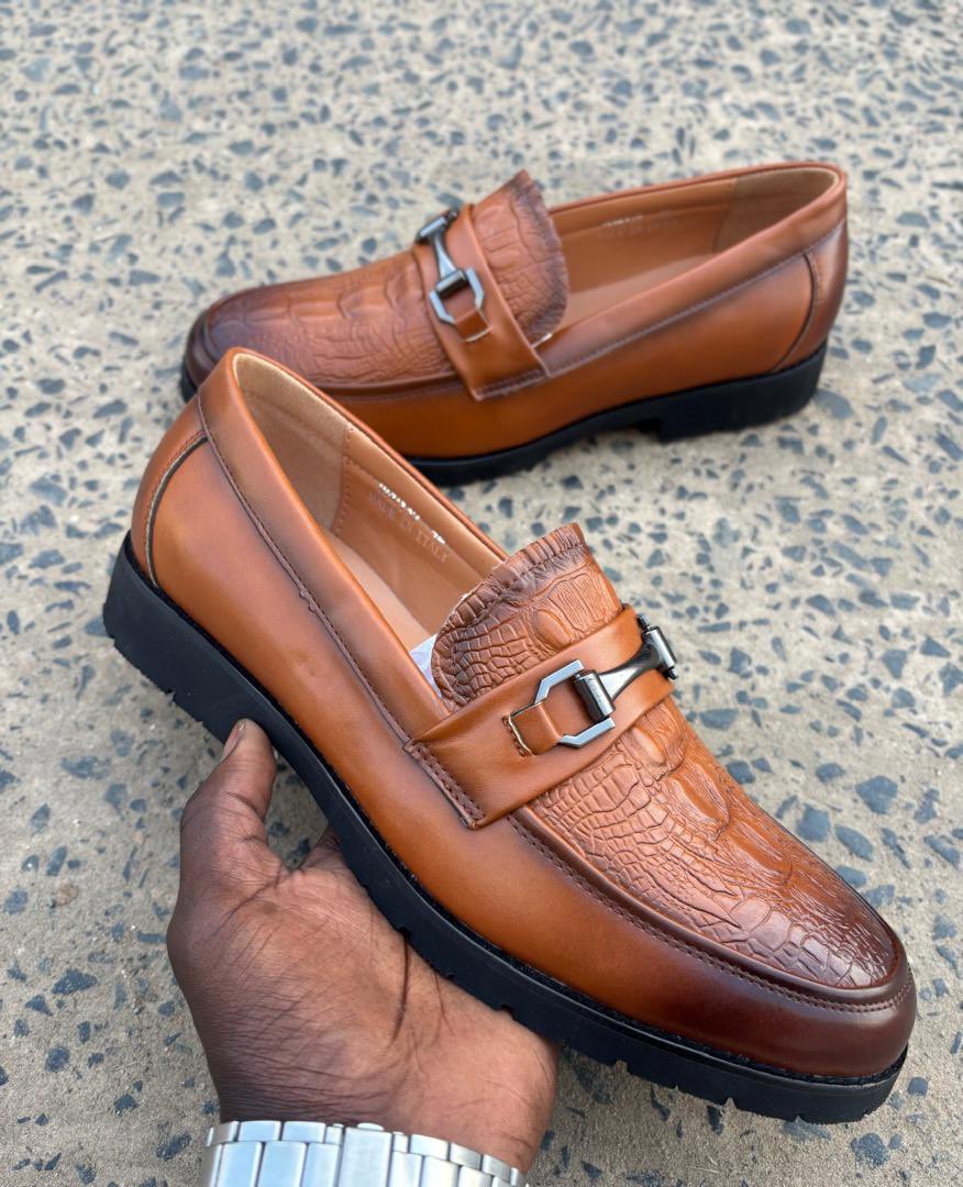 GalassShoes's tweet photo. Bonjour 

🛍️Mocassins Boss ✨🔥 available 
Size:  40 à 45 ✅
Prix: 🏷️ 18.000fcfa

Whatsapp 781028779📌ou DM pour toute commande🙏🏽 Livraison possible partout📦
Rt 🫶🏽 https://t.co/duu9Xxzo5x