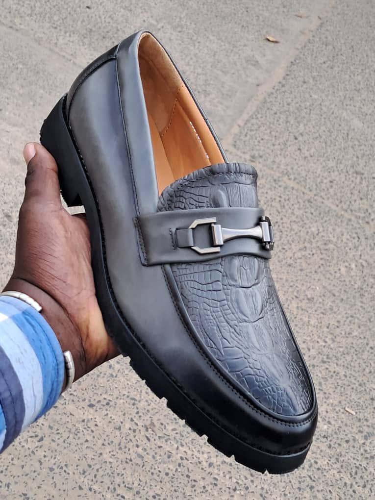 GalassShoes's tweet photo. Bonjour 

🛍️Mocassins Boss ✨🔥 available 
Size:  40 à 45 ✅
Prix: 🏷️ 18.000fcfa

Whatsapp 781028779📌ou DM pour toute commande🙏🏽 Livraison possible partout📦
Rt 🫶🏽 https://t.co/duu9Xxzo5x