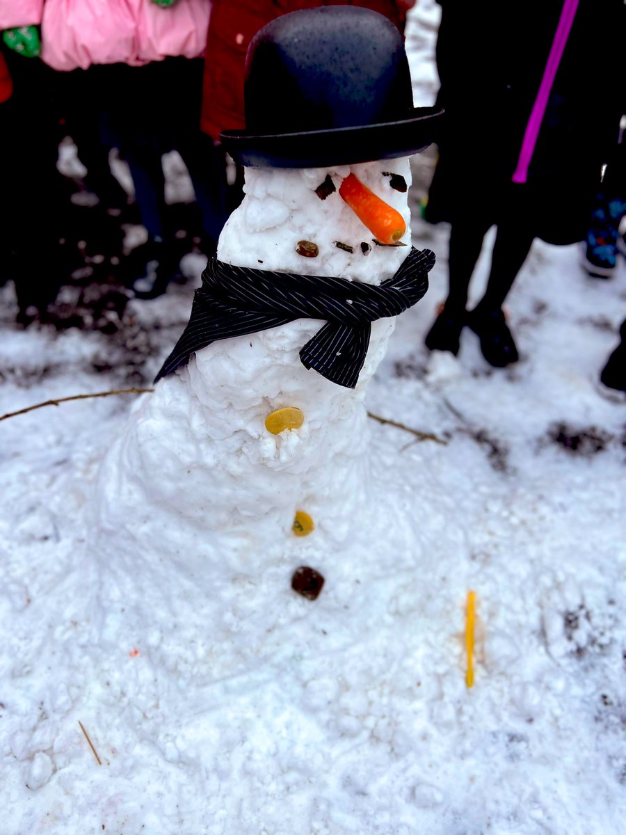 RyfMelyn21's tweet photo. We made a snowman! We worked together as a team! Help us to choose a name…
1. Brrrnie
2. Frosty
3. Olaf
Isn’t he amazing!
#Collaboration #TeamRyF @rhosyfedwen ⛄️❄️🥶 https://t.co/9pZ6RCRDFH
