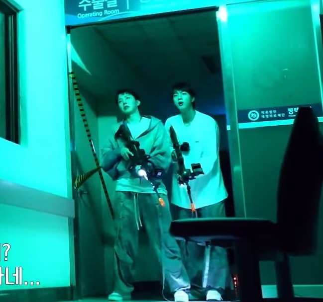 winnttaebear's tweet image. Look at them