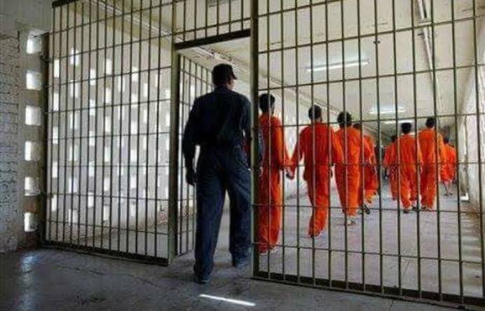 waleed_1_975's tweet image. ماذا تعرف عن سجن الحوت في العراق ؟ للأسف الأن تجري فيه عمليات الإعدام على قدم وساق للخلاص من المعتقلين السنة !! فهل سيكون صيدنايا الجديد في العراق ؟ فيجب تسليط الضوء عليه لإنقاذ أهل السنة من الأحكام الجائرة فيه … 
#الحوت_صيدنايا_الجديد 
#العراق_المحتل