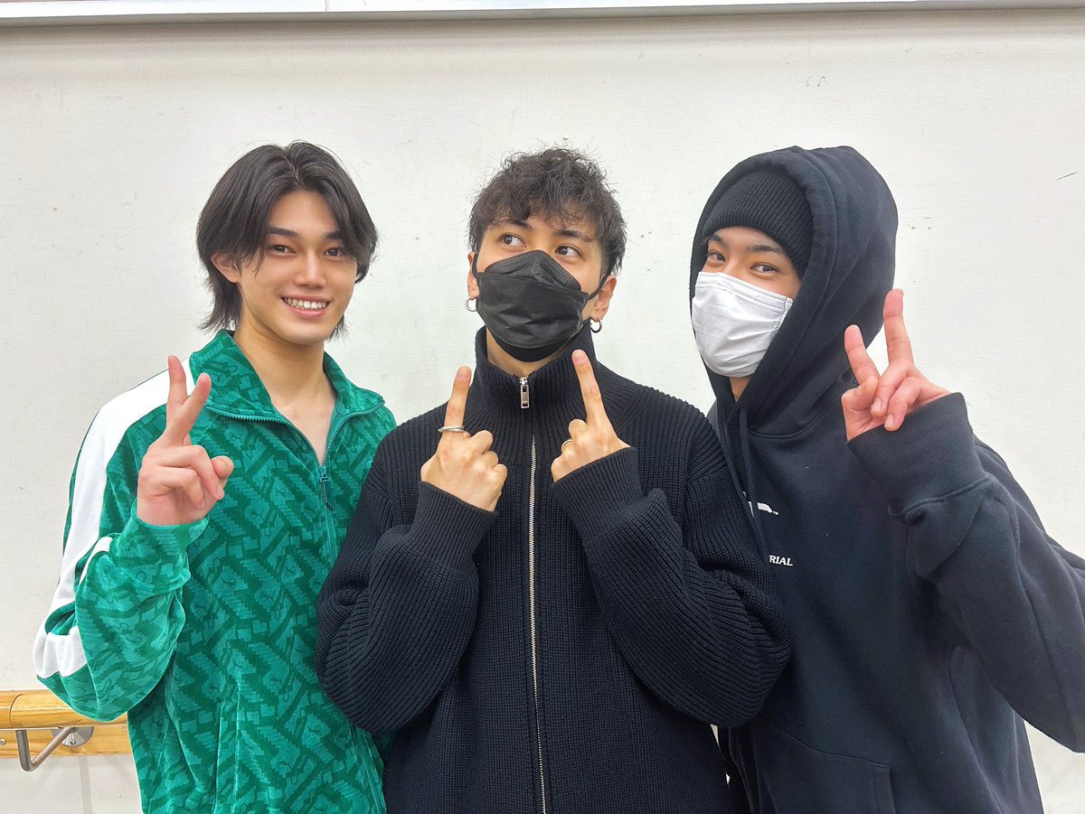 KoouTaro111's tweet image. #RMBLEACH 
今作もお二人と一緒で嬉しいです!

今年も更にお兄さん達から沢山吸収して頑張ります。

 #井澤勇貴 さん  #秋沢健太朗 さん

#藍染惣右介 #市丸ギン #東仙要 #ブリミュ