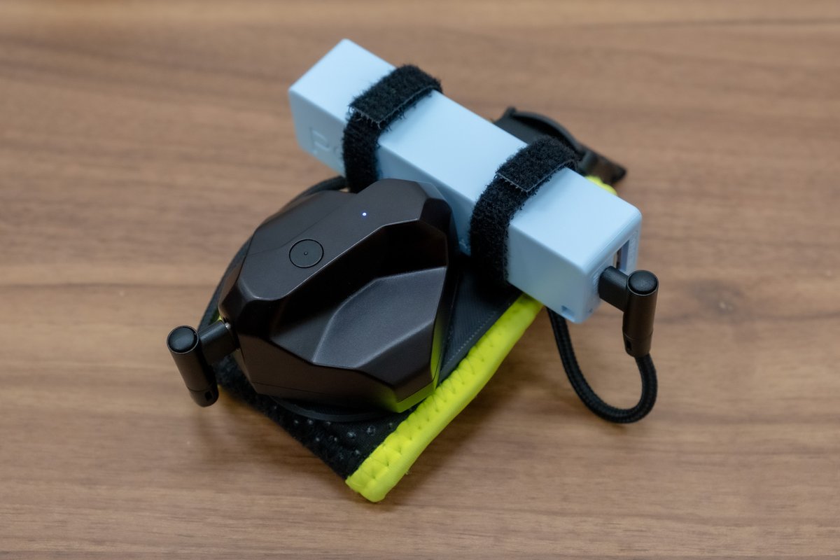 Cafe_de_Macaron's tweet image. 트래커에 스틱 보조배터리를 장착할 수 있는
트래커용 마카롱 보조배터리 마운트를 출시했습니다!

출시 이벤트로
팔로우&amp;amp;RT 해주신 분 중 3분을 선정하여 각각 트래커용 보조배터리 마운트 3개 세트를 선물로 드립니다!

추첨일은 1월 14일 수요일 오후 8시 입니다.

많은 관심 부탁드립니다 😉