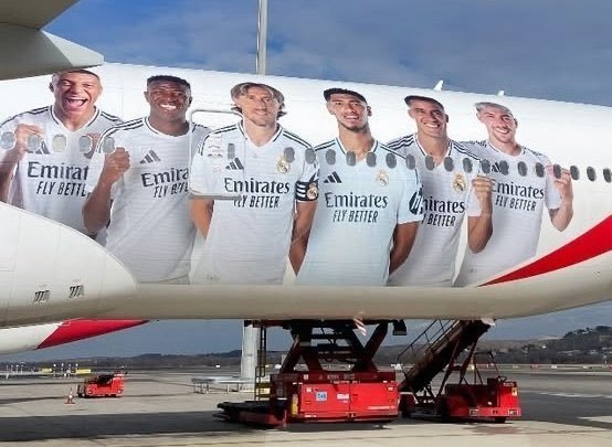 The new design on Real Madrid's plane! 😍