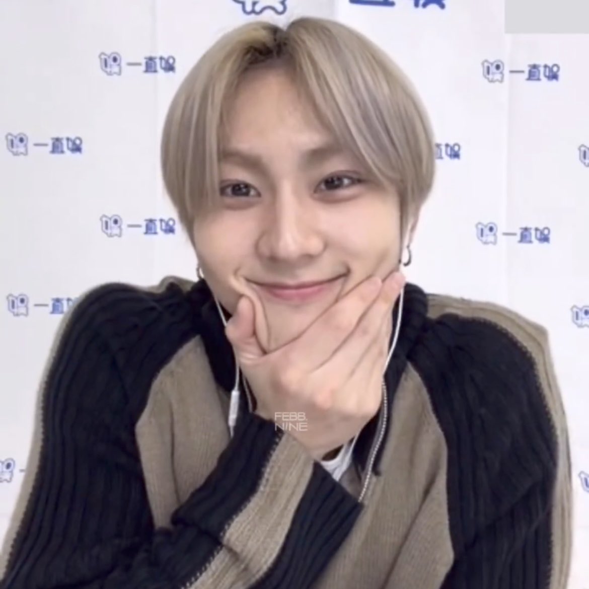 j —⋆⋆ tweet media