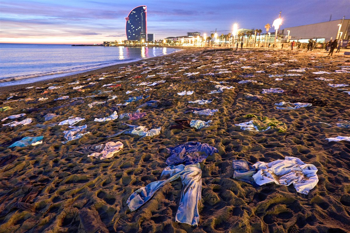 De podcast staat weer online!

🇬🇷 Griekenland schuldig aan pushback van migrant - Flip Schüller @PrakkenOliveira 

🇵🇸 Reportage: Palestijnen in buitenland koesteren tradities - <a href="/N_Edelenbosch/">Nienke Edelenbosch</a> en <a href="/jaapvdbiesen/">Jaap van den Biesen</a> 

Luister 'm hier: bit.ly/m/Bureau-Buite…