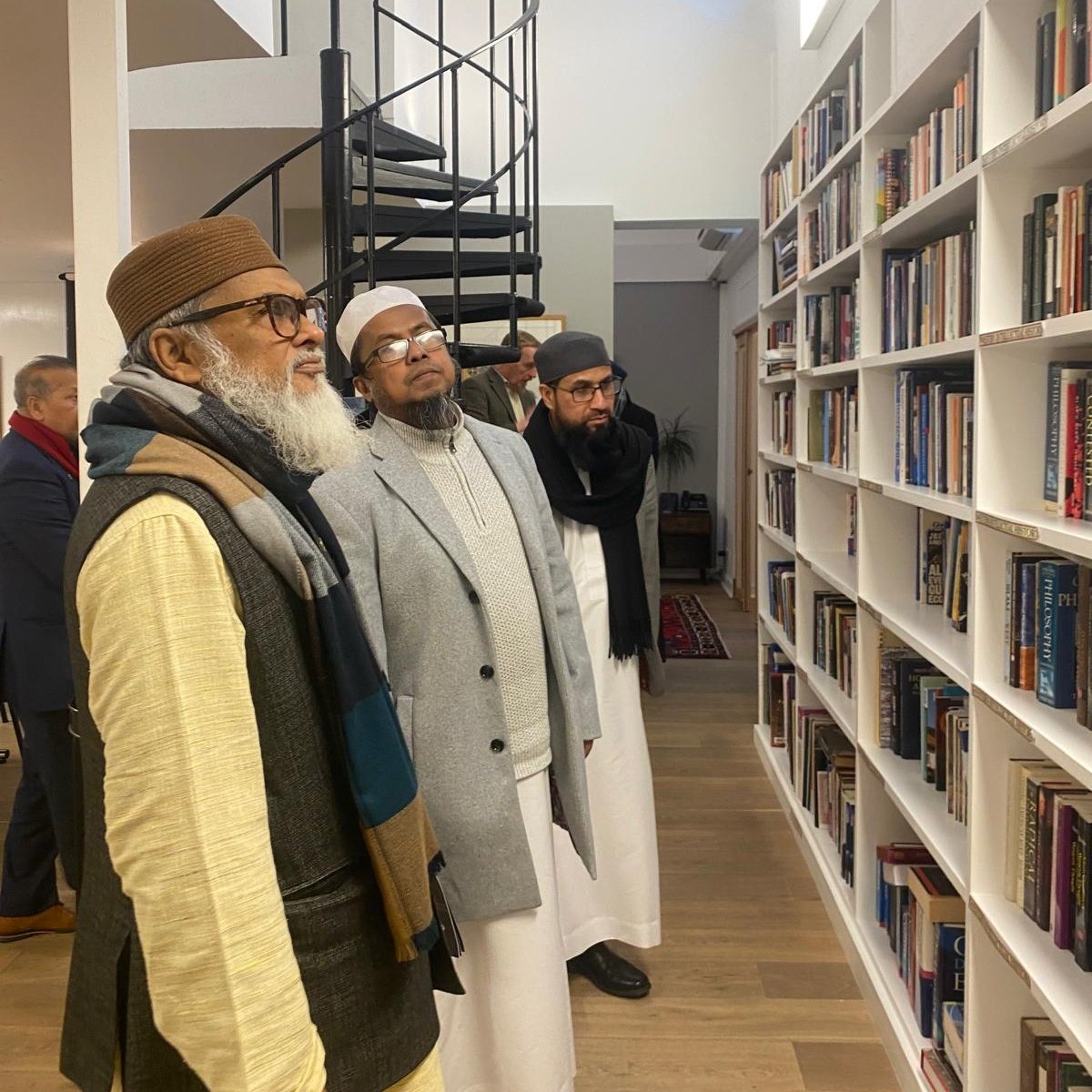CMC_Cambridge's tweet photo. GUEST VISIT | Honoured to welcome Dr A.F.M Khalid Hossain, Advisor for Religious Affairs to the Interim Government of the Peopleβs Republic of #Bangladesh.
Dr Khalid is pioneering new ways of integrating Darul Ulum education into the mainstream in Bangladesh.
#LearnWithCMC https://t.co/URE2XqnsrE