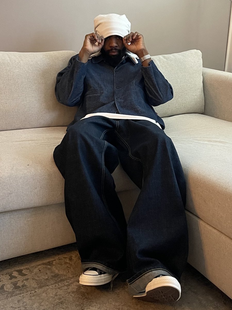 J’ai mis un t-shirt quand même je suis pas prêt pour le dos nu