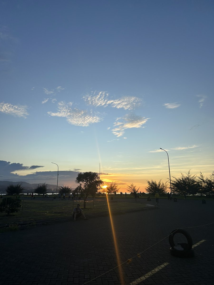 karinnnsss's tweet photo. dapat view bagus disaat mo lari itu sesuatu sekali 🤩 #sunsetrun https://t.co/MVWBbHLBuq