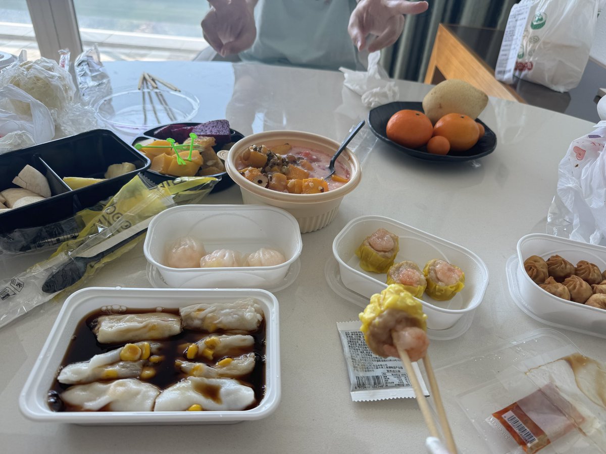 三亚Day4
我们每天都吃椰子鸡啊啊啊
到底是谁说椰子鸡不好吃
我好爱
p1猜猜nb的防水手机是哪个牌子？ https://t.co/cMLecx5yCf