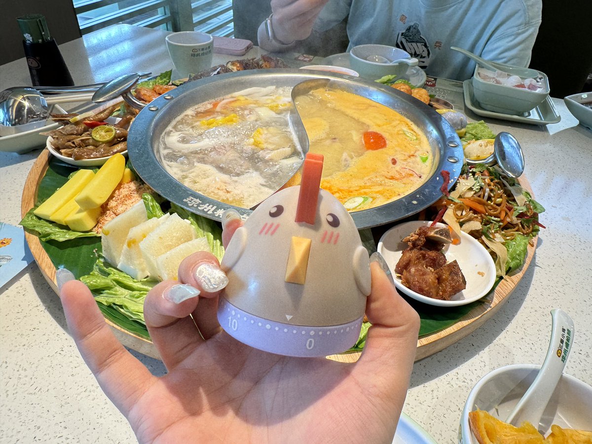 三亚Day4
我们每天都吃椰子鸡啊啊啊
到底是谁说椰子鸡不好吃
我好爱
p1猜猜nb的防水手机是哪个牌子？ https://t.co/cMLecx5yCf