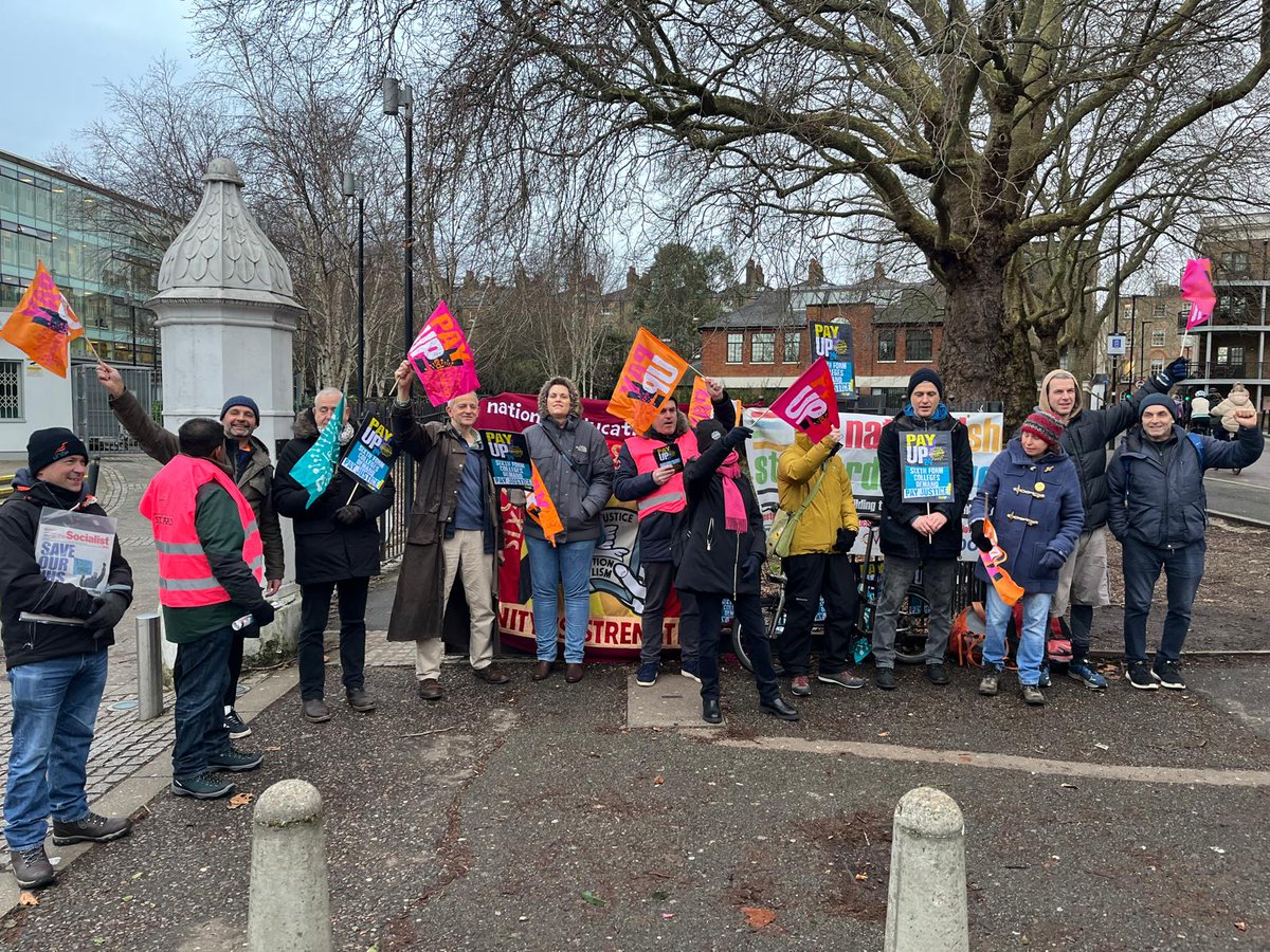 City and Islington Sixth Form College London members are out today fighting for the future of post-16 education. 

Our new year’s resolution for the government is to value education and value educators. We need fair pay for all sixth form teachers. #PayUp