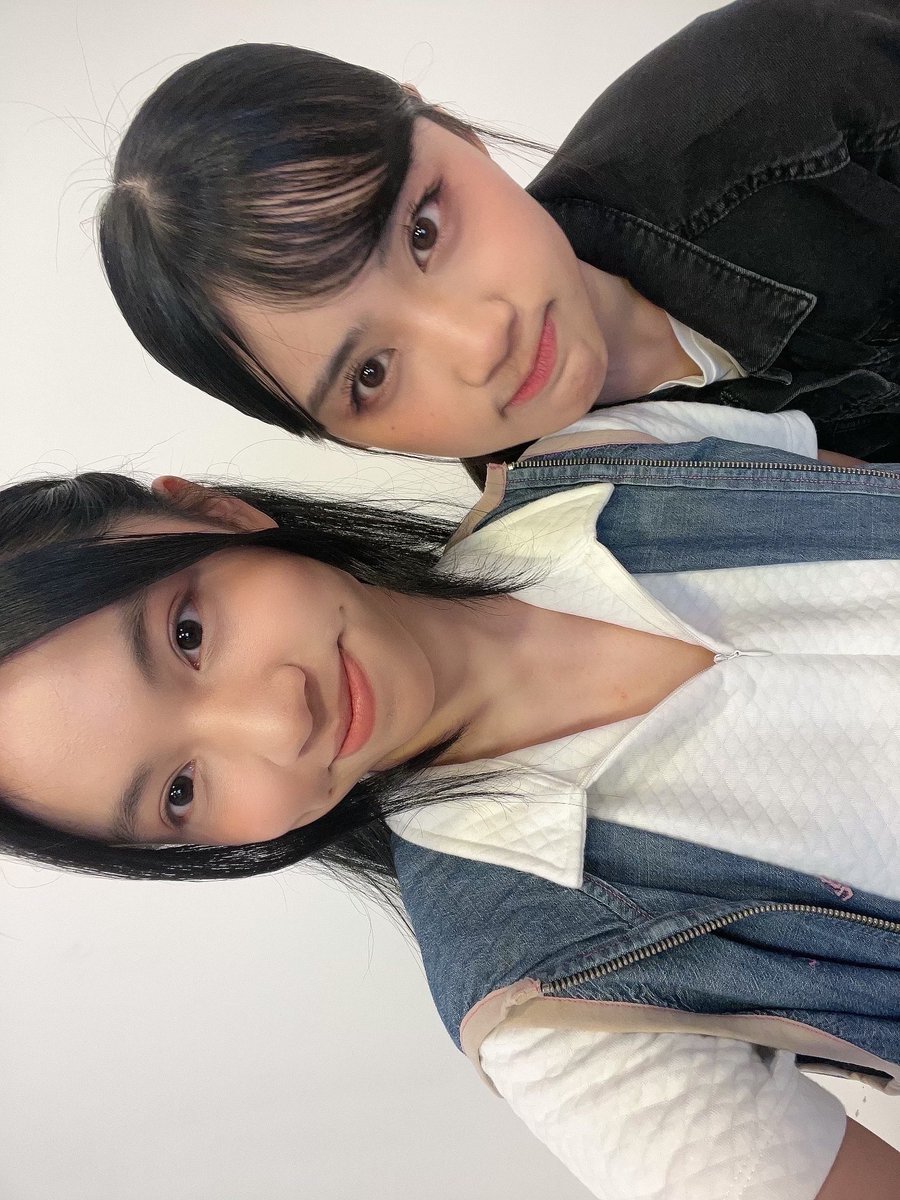 Aralie_JKT48's tweet photo. TERIMA KASIH IDN LIVE 💖 senang bisa mengobrol tentang impian &amp; lebih mengenal kak ella👋🏻 semoga apa yg diimpikan td bisa tercapai, timakasi sdh mengingatkan aku untuk minum, maluvv jg sering mengingatkan, aku akan meneruskan laporan minum harian ak yea 🫰🏻2025 lebih baik lagi 🫡 https://t.co/QJeM3fFciT