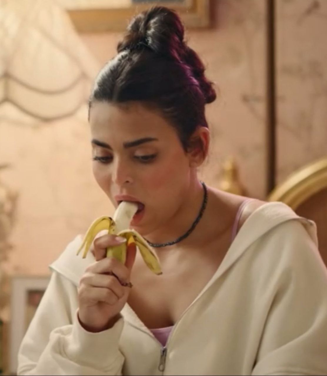 Fanant 🥛 on X: أسماء جلال و هي بتمص😋، و بزازها الملبن عايزة تترضع وتتقفش  فشخ t.co6Tszr0C3UH  X