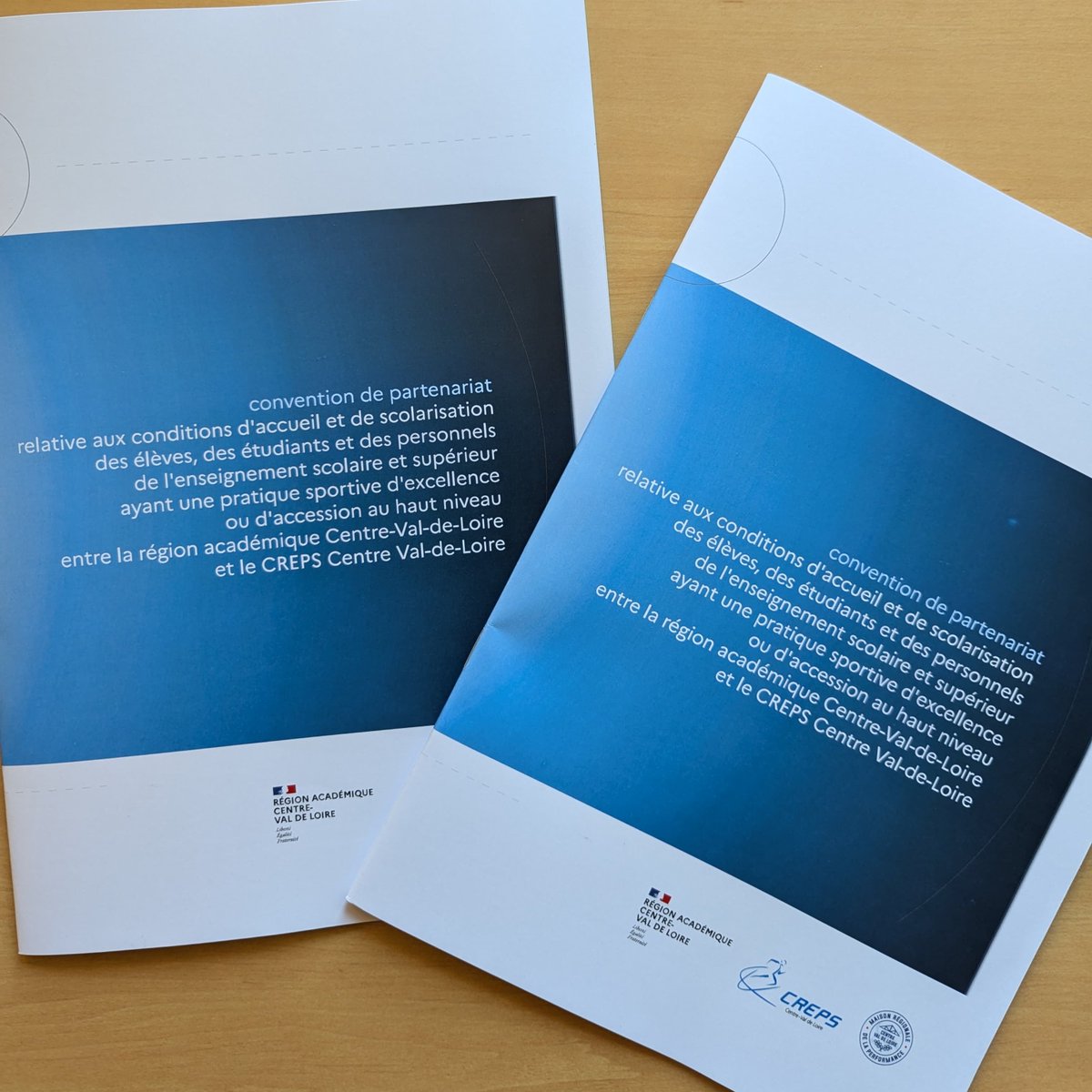 Le recteur <a href="/PhiAgresti/">Jean-Philippe Agresti</a> et le directeur du <a href="/CREPSduCentre/">CREPS CentreValLoire</a> M Dubois ont signé une convention-cadre pour l'accueil et la scolarisation des sportifs de haut niveau, pré et post bac✍️
Ce partenariat a pour but de structurer les aménagements de la scolarité et des examens 🙏