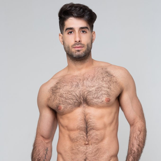 2 pic. Long hair or short hair? https://t.co/mExq1fB0Ze