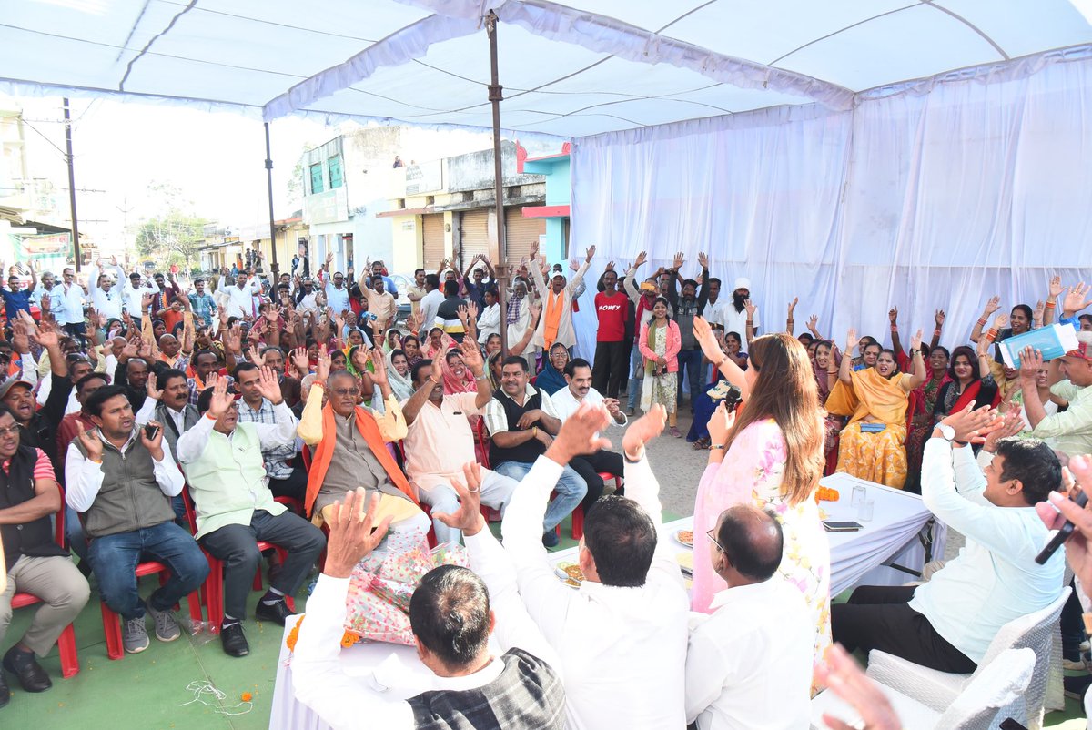 BhawnaBohrabjp's tweet image. आज नगर पालिका परिषद पंडरिया में 49 लाख 37 हजार रु की लागत से प्रकाश व्यवस्था हेतु हाई मास्ट लाइट की स्थापना एवं शेड निर्माण, सांस्कृतिक कला मंच तथा आहता निर्माण कार्य का भूमिपूजन किया।
निरंतर हो रहे विकास कार्यों से क्षेत्र का हर व्यक्ति लाभान्वित हो, अपना पंडरिया समृद्ध और…