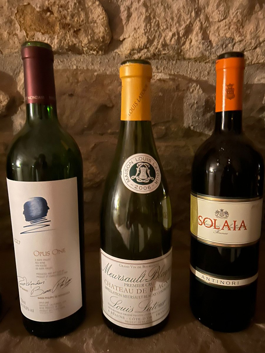 ✨ Happy New Year from all of us at Vinesia! 

As we step into 2025, we share our moments of celebration over the holidays, many of which feature the fine wines that bring us together. 🍷

From timeless classics to hidden gems, wine symbolizes the connections, the stories, and